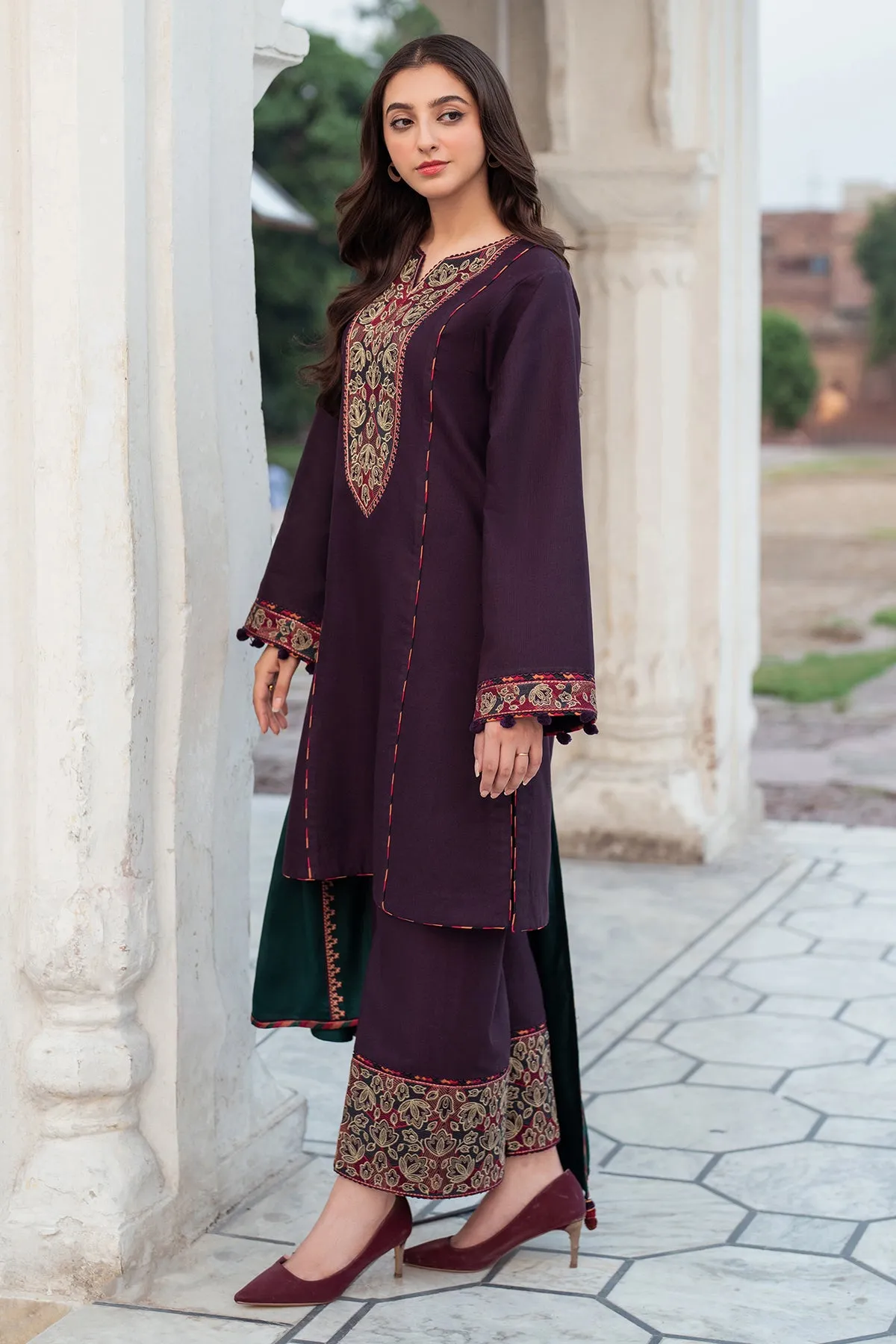 EMBROIDERED SLUB KHADDAR DW'24 D1